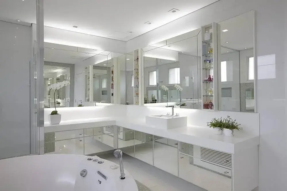 decoração de banheiro branco com silestone branco 