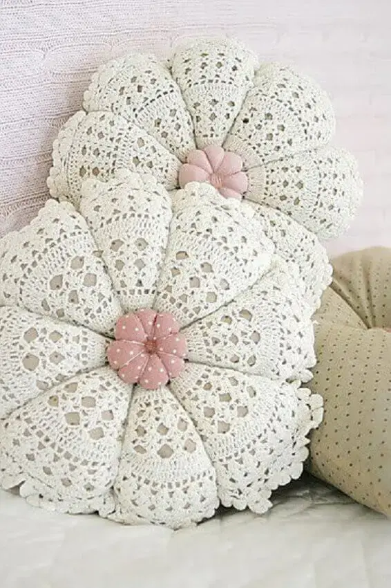 linda almofada de crochê bem delicada