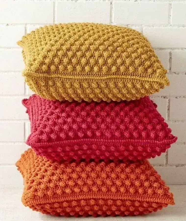 lindas almofadas de crochê coloridas