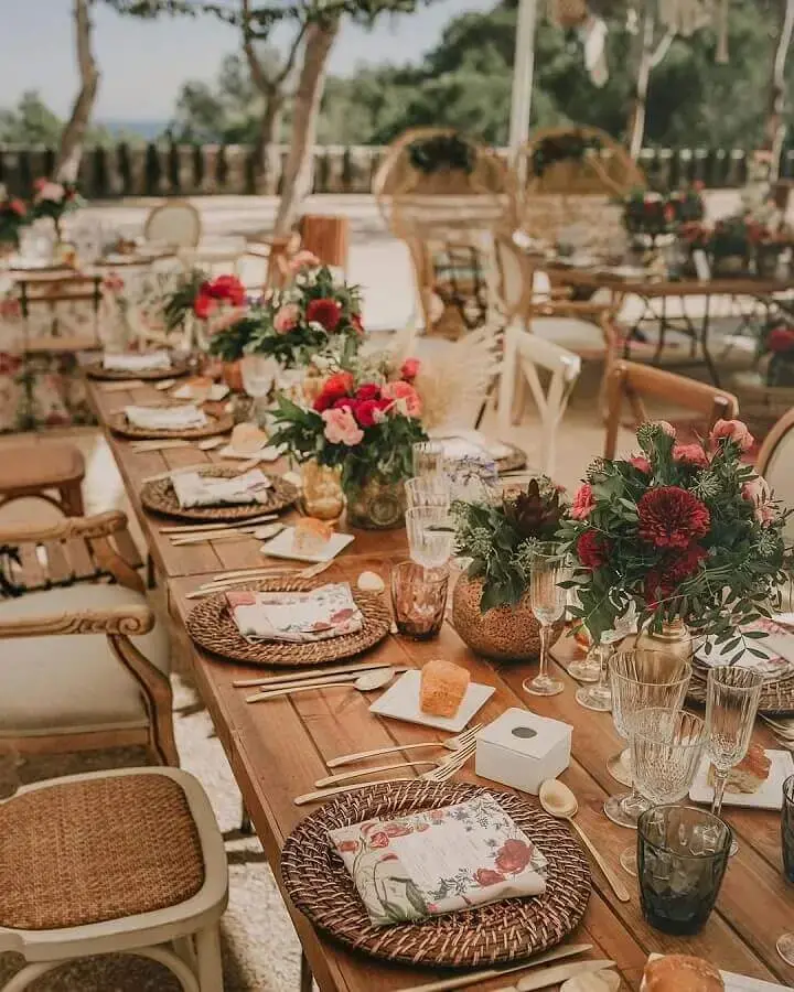 mesa de convidados com decoração de casamento rústico Foto Paloma Cruz Eventos