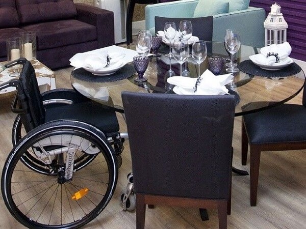 mesa para sala de jantar com acessibillidade