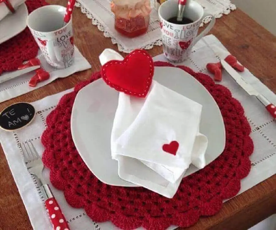 tons de vermelho para decoração de jantar romântico
