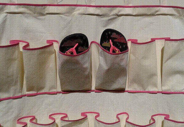 Como fazer uma sapateira de tecido com detalhes em rosa