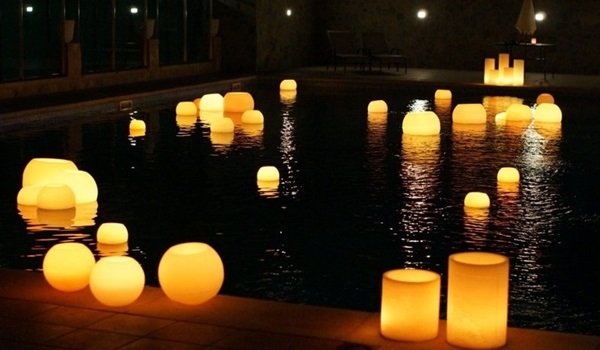 Como fazer velas: as velas flutuantes podem ser usadas na piscina da área externa