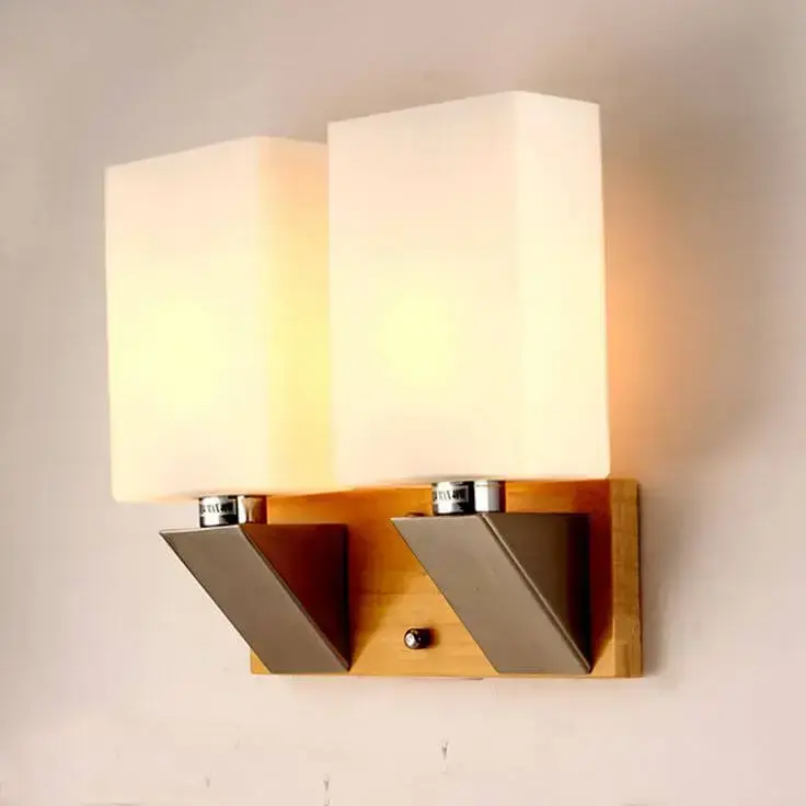 Luminária de madeira de parede