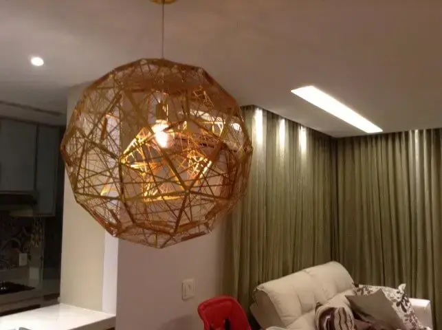 Luminária de madeira de teto redonda Projeto de Viviane Amaral dos Santos