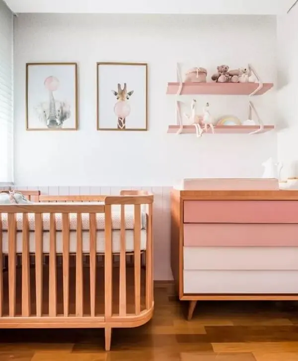 Modelo de cômoda retrô com acabamento em degradê rosa. Fonte: Revista Casa e Jardim