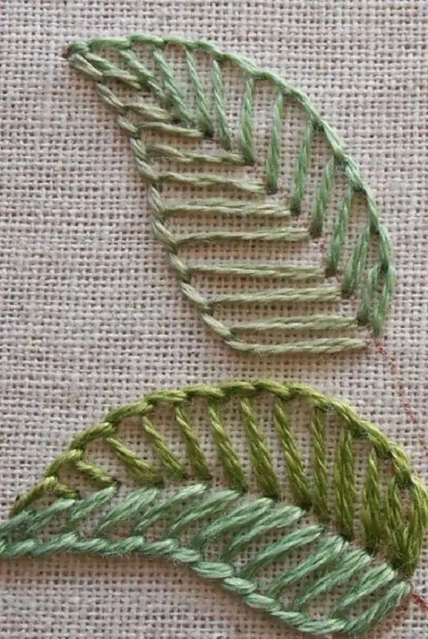 Modelos de folhas de crochê vazadas em cores mescladas