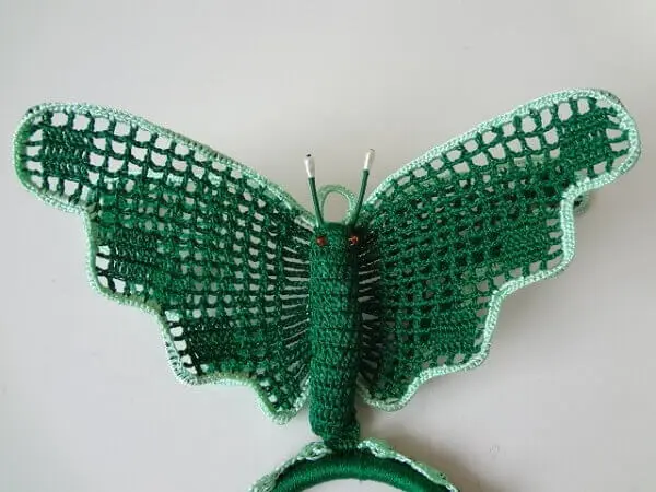 Porta pano de prato de crochê com borboleta verde