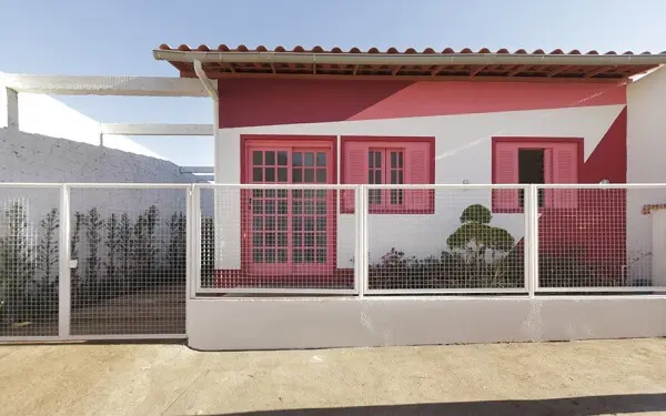 construção de casas com telhado em fibrocimento