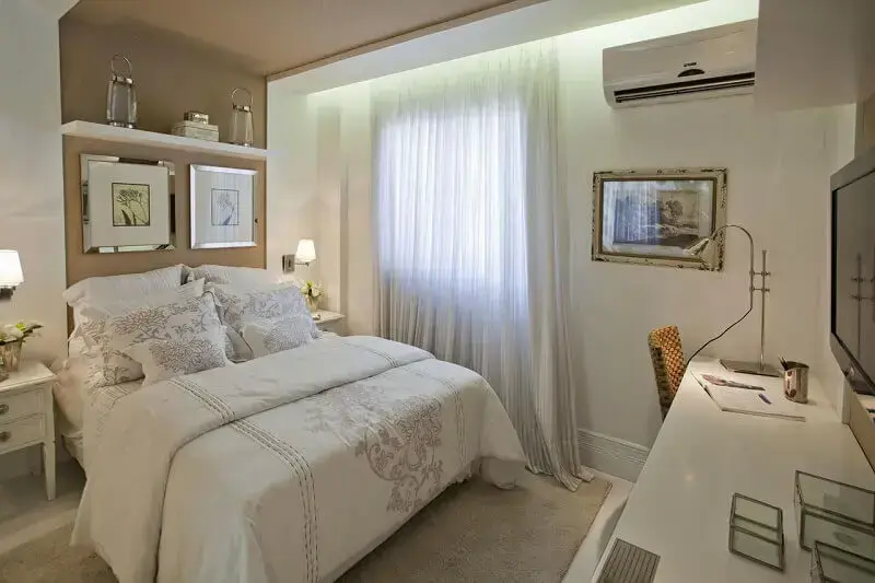 decoração com cortina branca para quarto