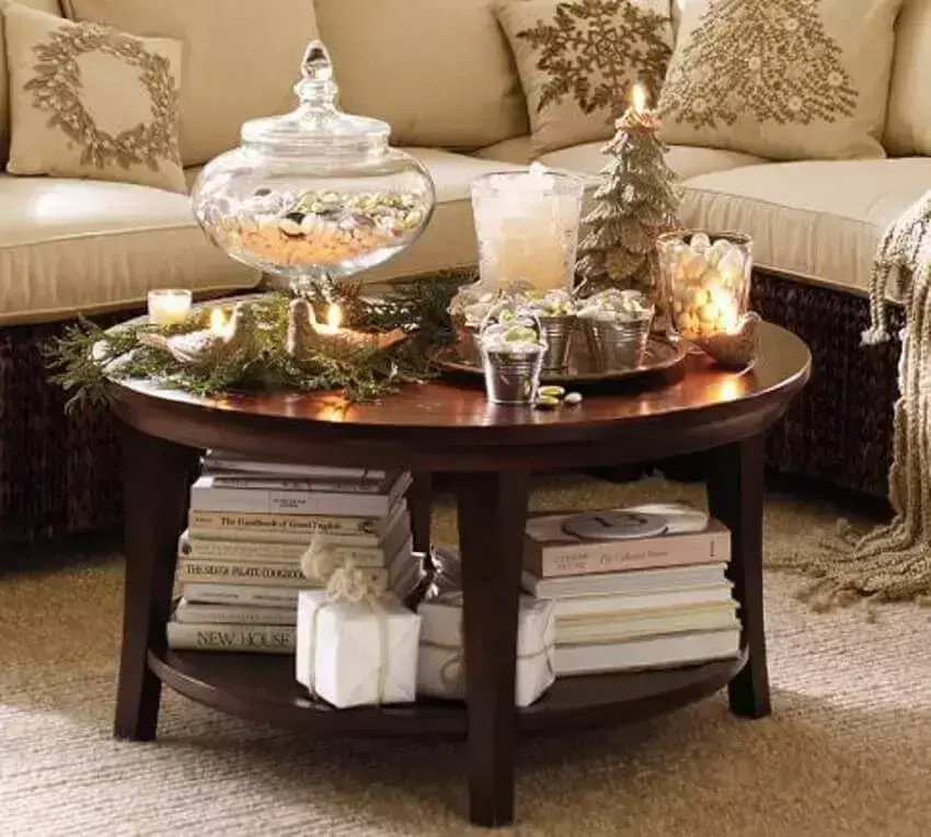 decoração com mesa redonda pequena para sala de estar- Foto Aripan Design