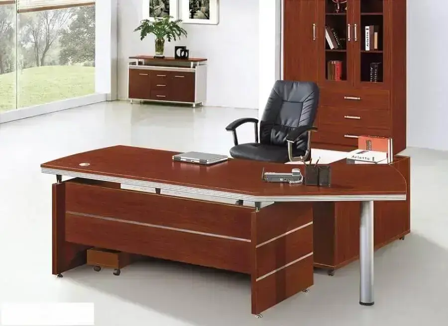 decoração com modelo de madeira de birô para escritório