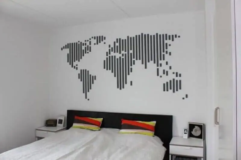 decoração de parede feita com fita isolante mapa mundi