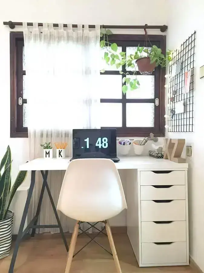 decoração simples com mesa para escritório branca