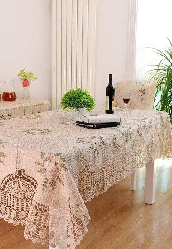 delicada toalha de mesa de crochê com estampa de flores