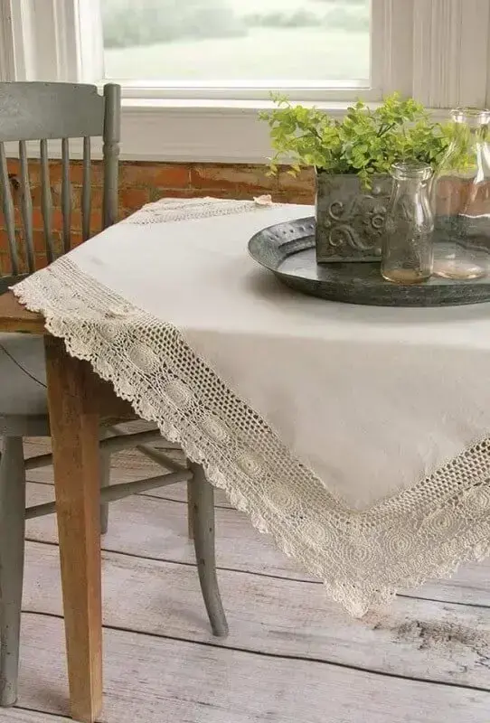 delicado bico de crochê para toalha de mesa em cor neutra