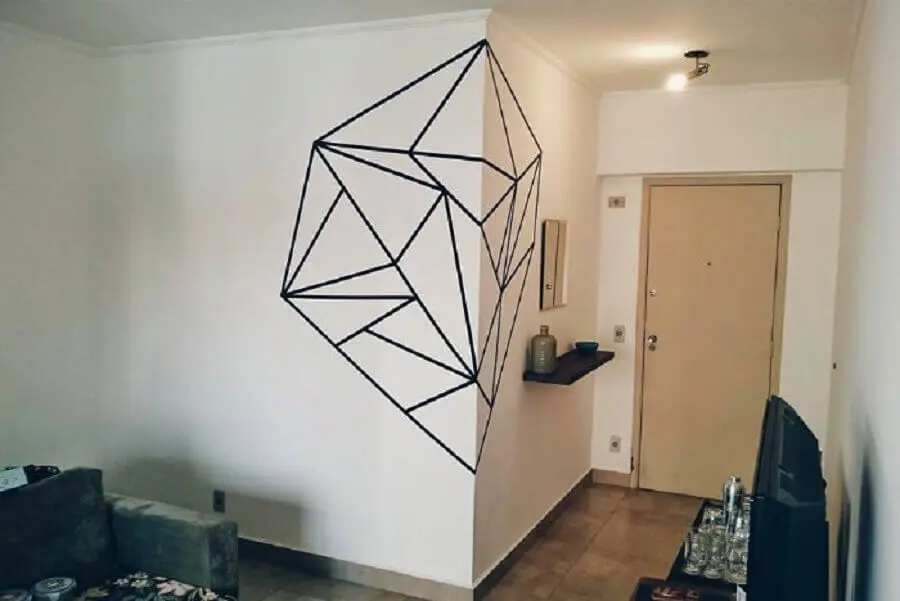 desenho geométrico com fita isolante para paredes decoradas