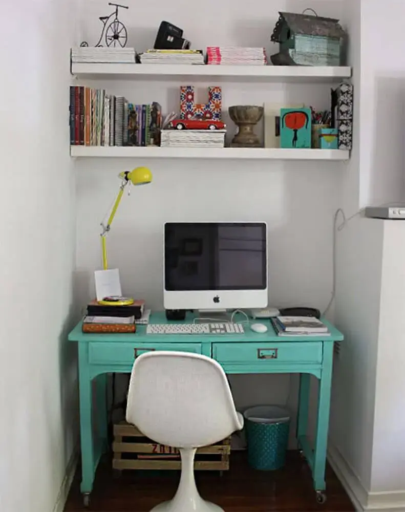 escrivaninha verde água para home office pequeno decorado