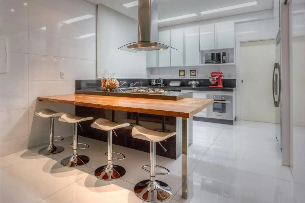 granito preto - cozinha integrada com área de lazer
