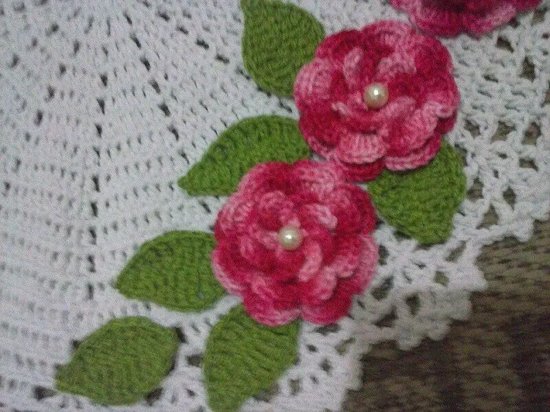 modelo de flores e folhas de crochê para aplicação