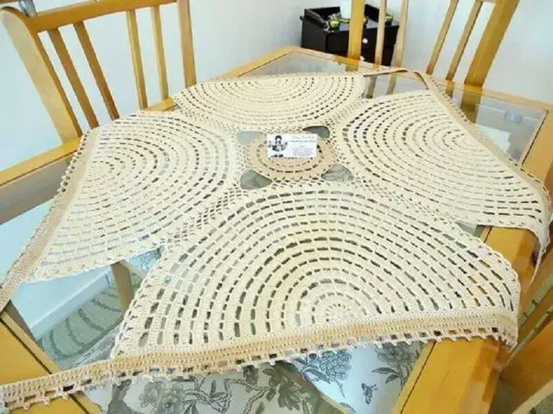 modelo de toalha de mesa de crochê quadrada diferente