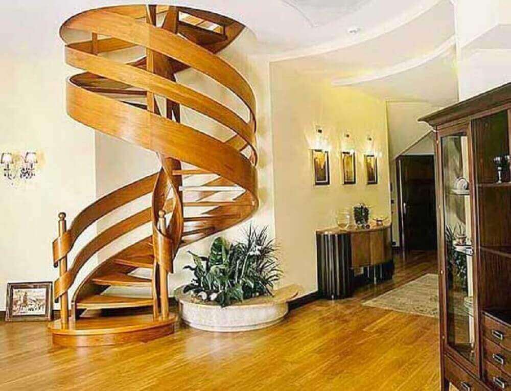 modelo diferente de escada caracol de madeira