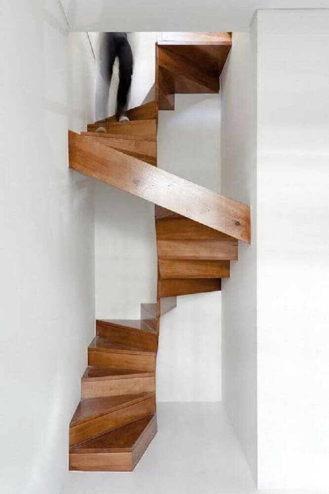moderna escada caracol de madeira