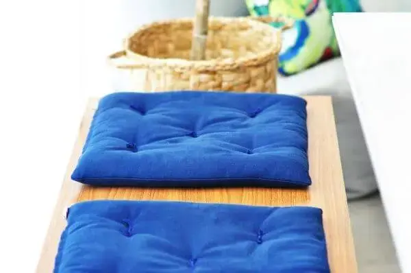As almofadas decorativas para cadeira azul são ideais para varanda