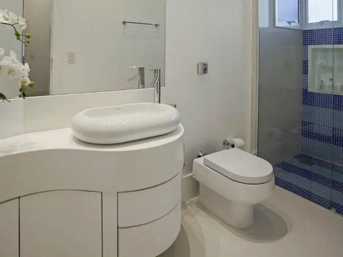 Armário de banheiro com gavetas embutidos na pia