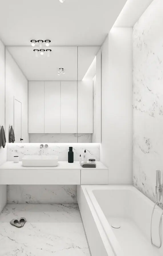 Banheiro decorado com mármore branco - Foto Pinterets