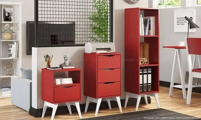 Gaveteiro vermelho combinando com demais móveis Projeto de Lojas KD