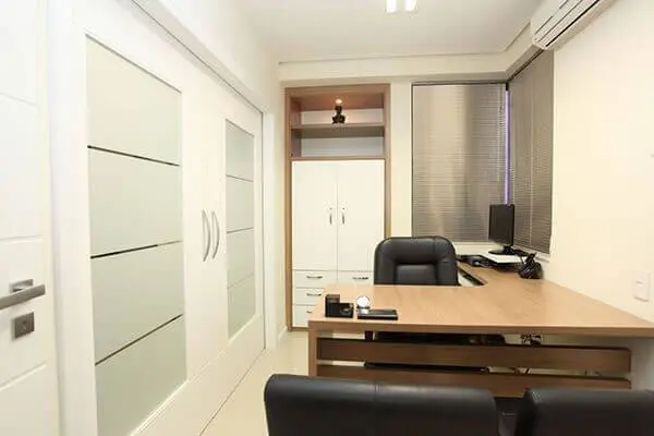 Mesa para escritório em L para escritório pequeno
