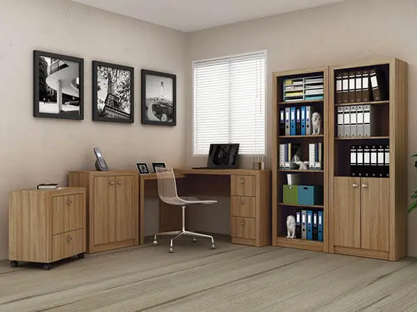 Mesa para escritório em madeira clara