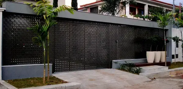 Modelo de portões chapa na cor preta