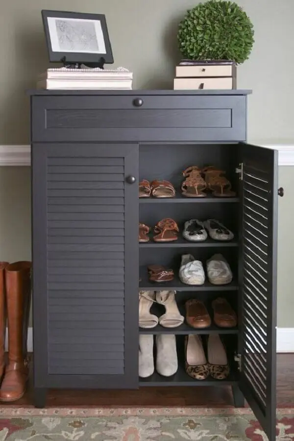 Móvel para organizar sapatos em espaço pequeno Foto ArchZine