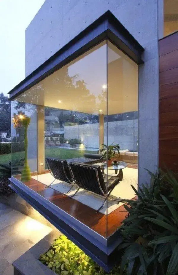 Parede de vidro em casa de alto padrão