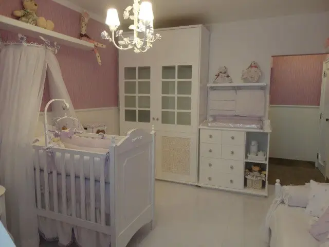 Quarto de bebê menina branco e rosa Projeto de Fernanda Gui