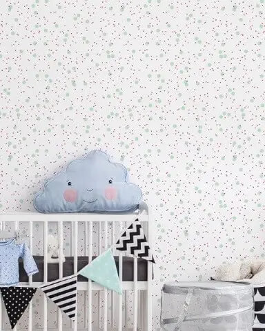 Quarto de bebê menina com papel de parede de bolas Projeto de Flavio