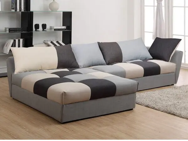 Salas modernas com sofás contemporâneos
