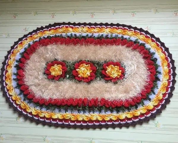 Tapete de crochê oval com linha felpuda
