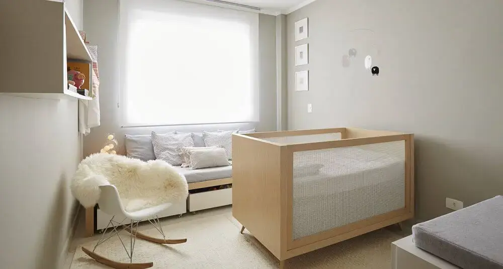 decoraÃ§Ã£o minimalista para quarto pequeno de bebÃª com berÃ§o de madeira