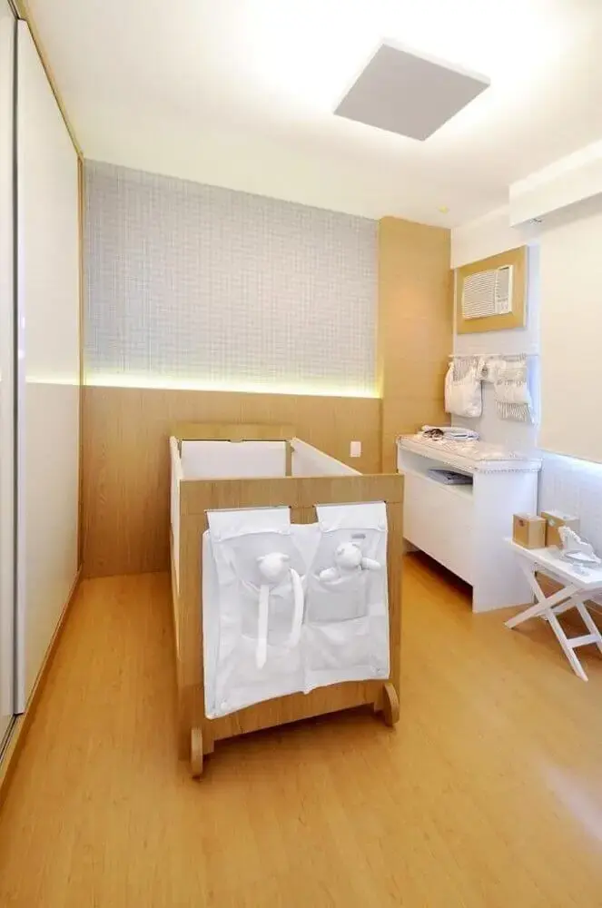 decoração clean para quarto de bebê pequeno planejado