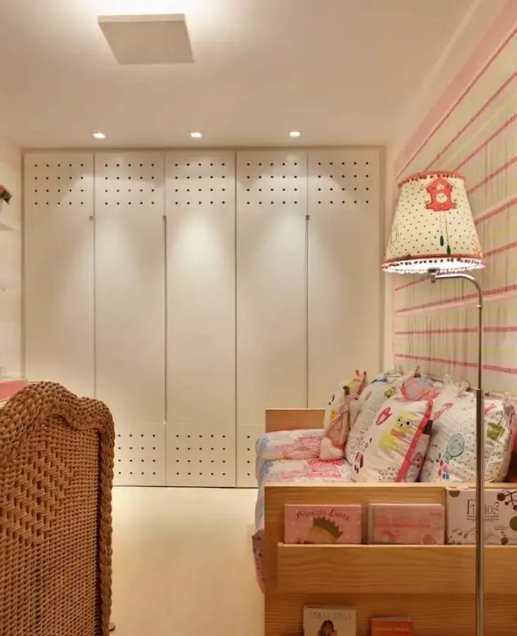 decoração quarto infantil de menina com guarda roupa modulado solteiro