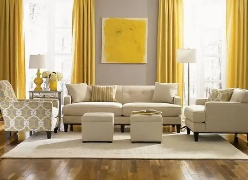 decoração sala de estar na cor bege e amarelo