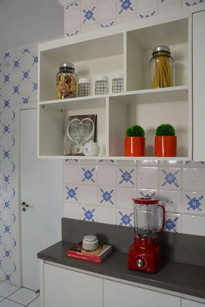 decoração simples com nichos para cozinha pequena 