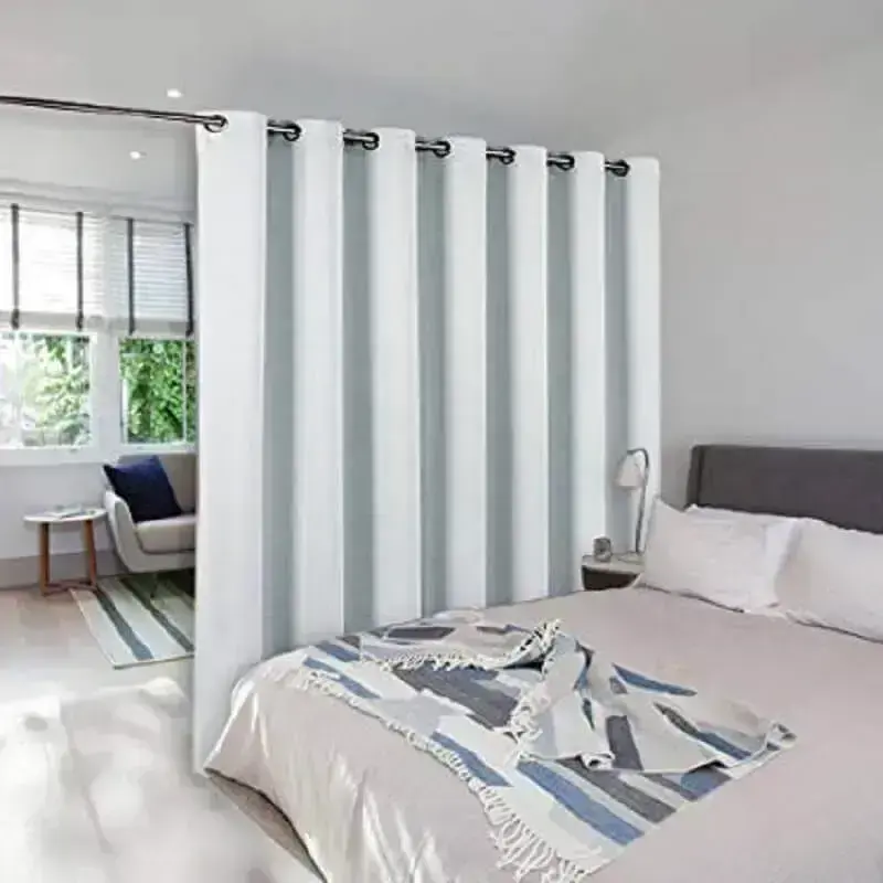 decoração simples para quarto com cortina divisória de ambiente