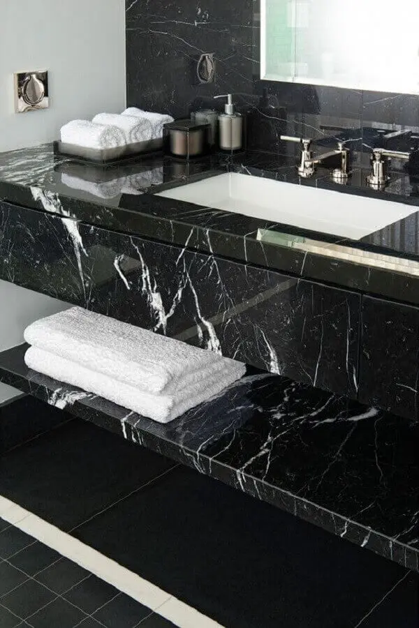 mármore preto para bancada de banheiro - Foto Kate Hume