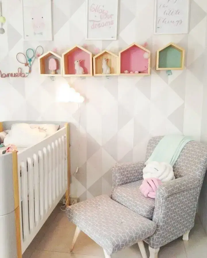 nichos decorativos para quarto de bebê em tons pastéis Foto Coisas da Doris