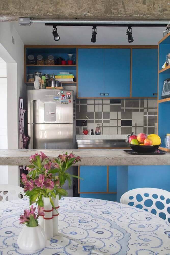 nichos para cozinha pequena decorada em tons de azul